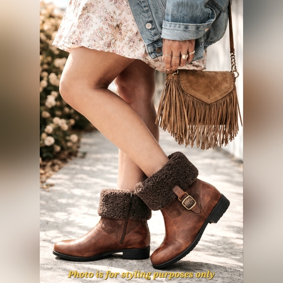 UGG Women's Brown LEATHER Bellvue Ankle Tall SHEARLING Cuff BOOTS shoes Size 8.5 - Picture 2 of 14